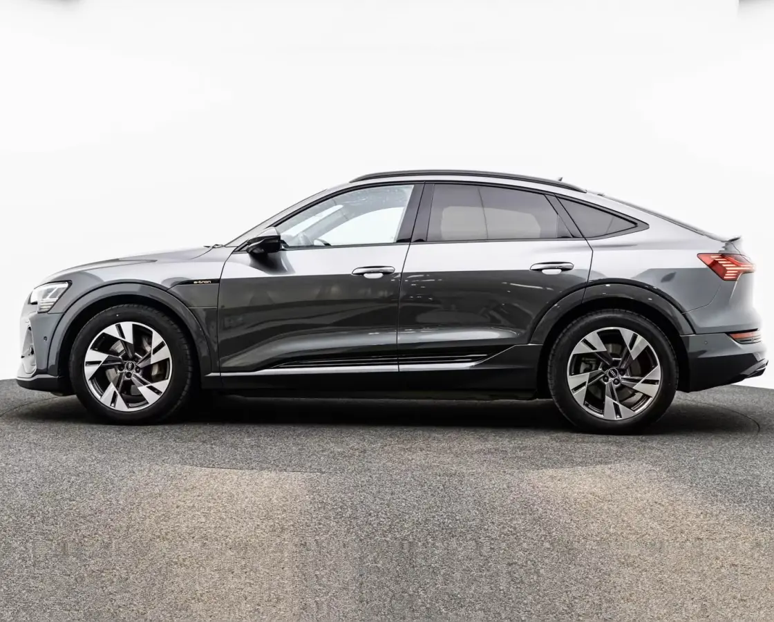 55 Quattro S-LINE 95 kWh (300kW/408pk) ** S-LINE, LEDER, ACC, HuD, PANORAMA, 20-inch LMV, ** 1e EIG - UNFALLFREI ** ** INFORMEER OOK NAAR ONZE AANTREKKELIJKE FINANCIAL-LEASE TARIEVEN **