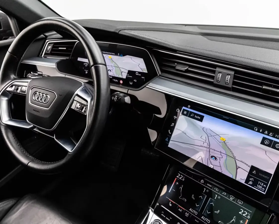 55 Quattro S-LINE 95 kWh (300kW/408pk) ** S-LINE, LEDER, ACC, HuD, PANORAMA, 20-inch LMV, ** 1e EIG - UNFALLFREI ** ** INFORMEER OOK NAAR ONZE AANTREKKELIJKE FINANCIAL-LEASE TARIEVEN **