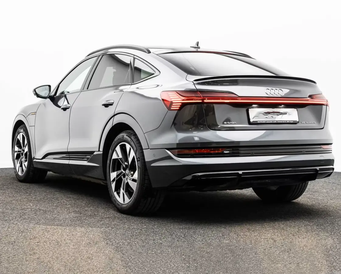 55 Quattro S-LINE 95 kWh (300kW/408pk) ** S-LINE, LEDER, ACC, HuD, PANORAMA, 20-inch LMV, ** 1e EIG - UNFALLFREI ** ** INFORMEER OOK NAAR ONZE AANTREKKELIJKE FINANCIAL-LEASE TARIEVEN **
