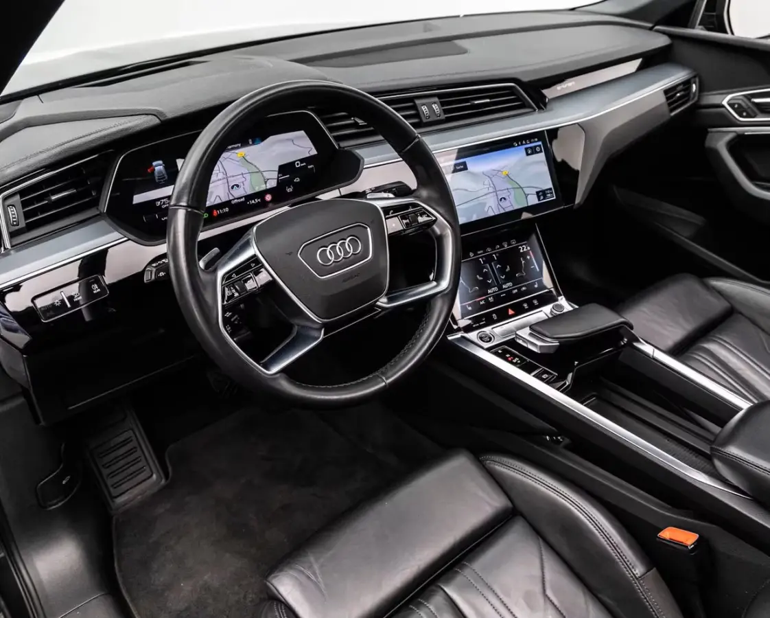 55 Quattro S-LINE 95 kWh (300kW/408pk) ** S-LINE, LEDER, ACC, HuD, PANORAMA, 20-inch LMV, ** 1e EIG - UNFALLFREI ** ** INFORMEER OOK NAAR ONZE AANTREKKELIJKE FINANCIAL-LEASE TARIEVEN **