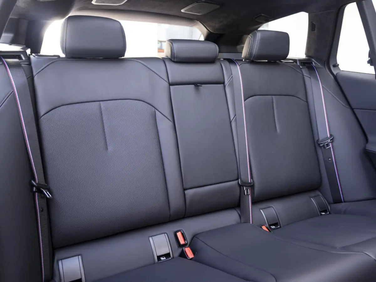 530e | M Sportpakket Pro | Innovation Pack | Stuurwielrand verwarmd | Comfort Access | Panoramadak | Stoelventilatie | Bowers & Wilkins | 21''