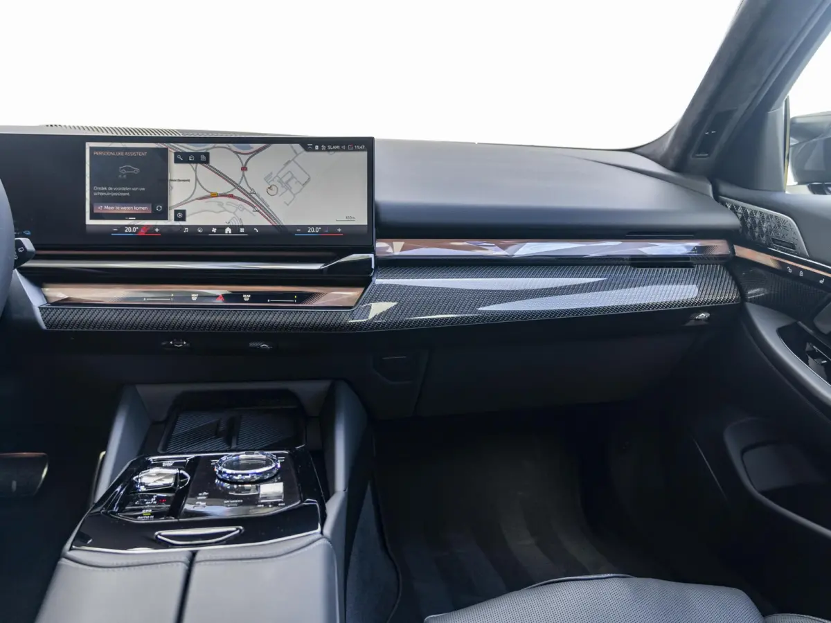 530e | M Sportpakket Pro | Innovation Pack | Stuurwielrand verwarmd | Comfort Access | Panoramadak | Stoelventilatie | Bowers & Wilkins | 21''