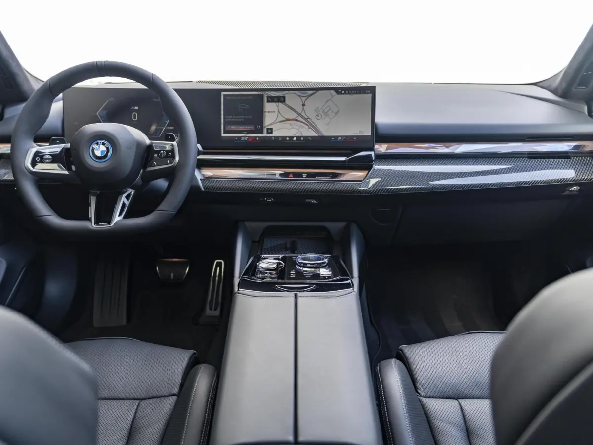 530e | M Sportpakket Pro | Innovation Pack | Stuurwielrand verwarmd | Comfort Access | Panoramadak | Stoelventilatie | Bowers & Wilkins | 21''