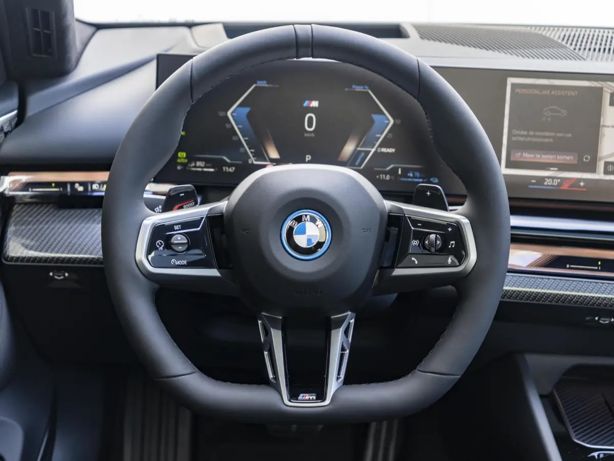 530e | M Sportpakket Pro | Innovation Pack | Stuurwielrand verwarmd | Comfort Access | Panoramadak | Stoelventilatie | Bowers & Wilkins | 21''