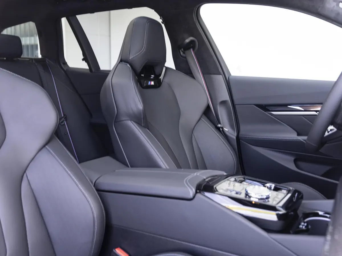 530e | M Sportpakket Pro | Innovation Pack | Stuurwielrand verwarmd | Comfort Access | Panoramadak | Stoelventilatie | Bowers & Wilkins | 21''