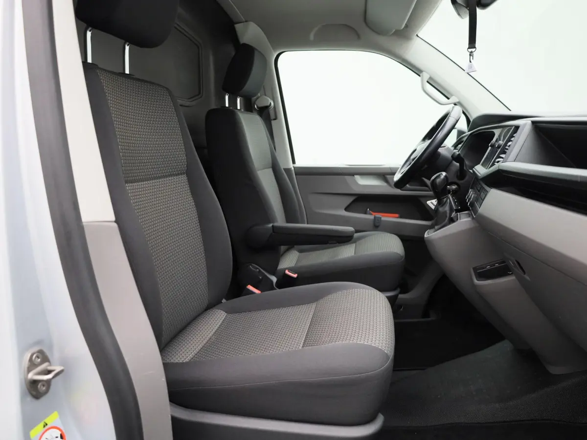 2.0 TDI L1H1 150PK | Automaat | Navigatie | Airco | Verwarmbare Voorruit | Multifunctioneel Stuurwiel | Cruise Control | Parkeerhulp Achter | DAB+ | Sortimo |