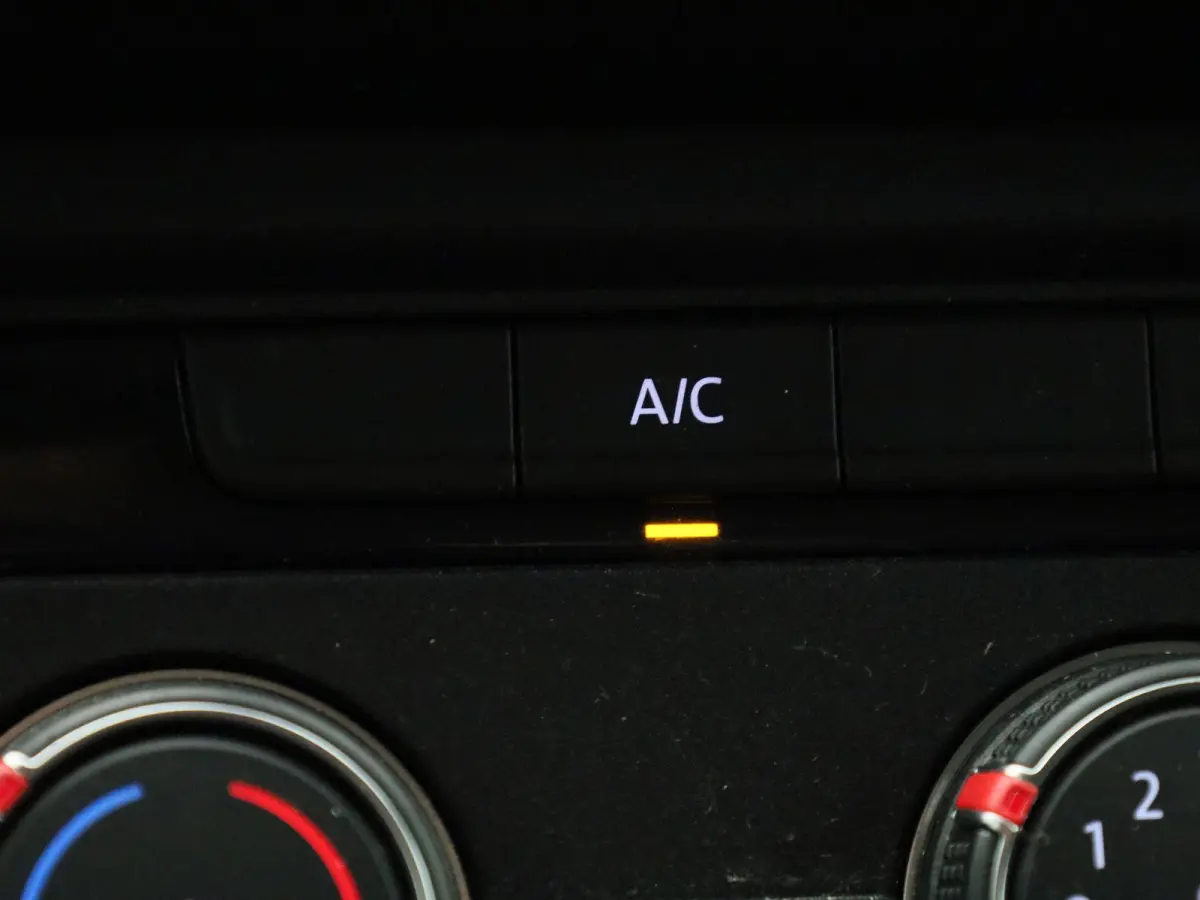 2.0 TDI L1H1 150PK | Automaat | Navigatie | Airco | Verwarmbare Voorruit | Multifunctioneel Stuurwiel | Cruise Control | Parkeerhulp Achter | DAB+ | Sortimo |