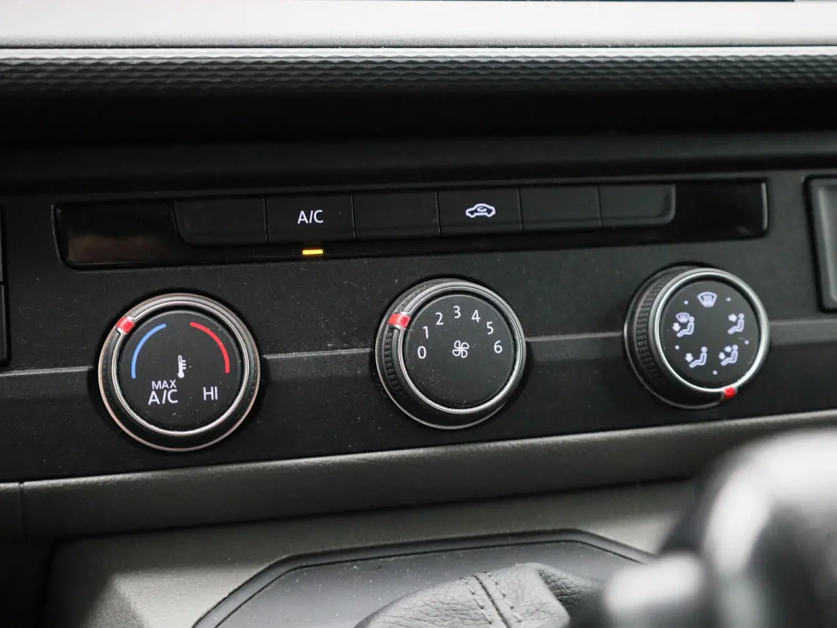 2.0 TDI L1H1 150PK | Automaat | Navigatie | Airco | Verwarmbare Voorruit | Multifunctioneel Stuurwiel | Cruise Control | Parkeerhulp Achter | DAB+ | Sortimo |