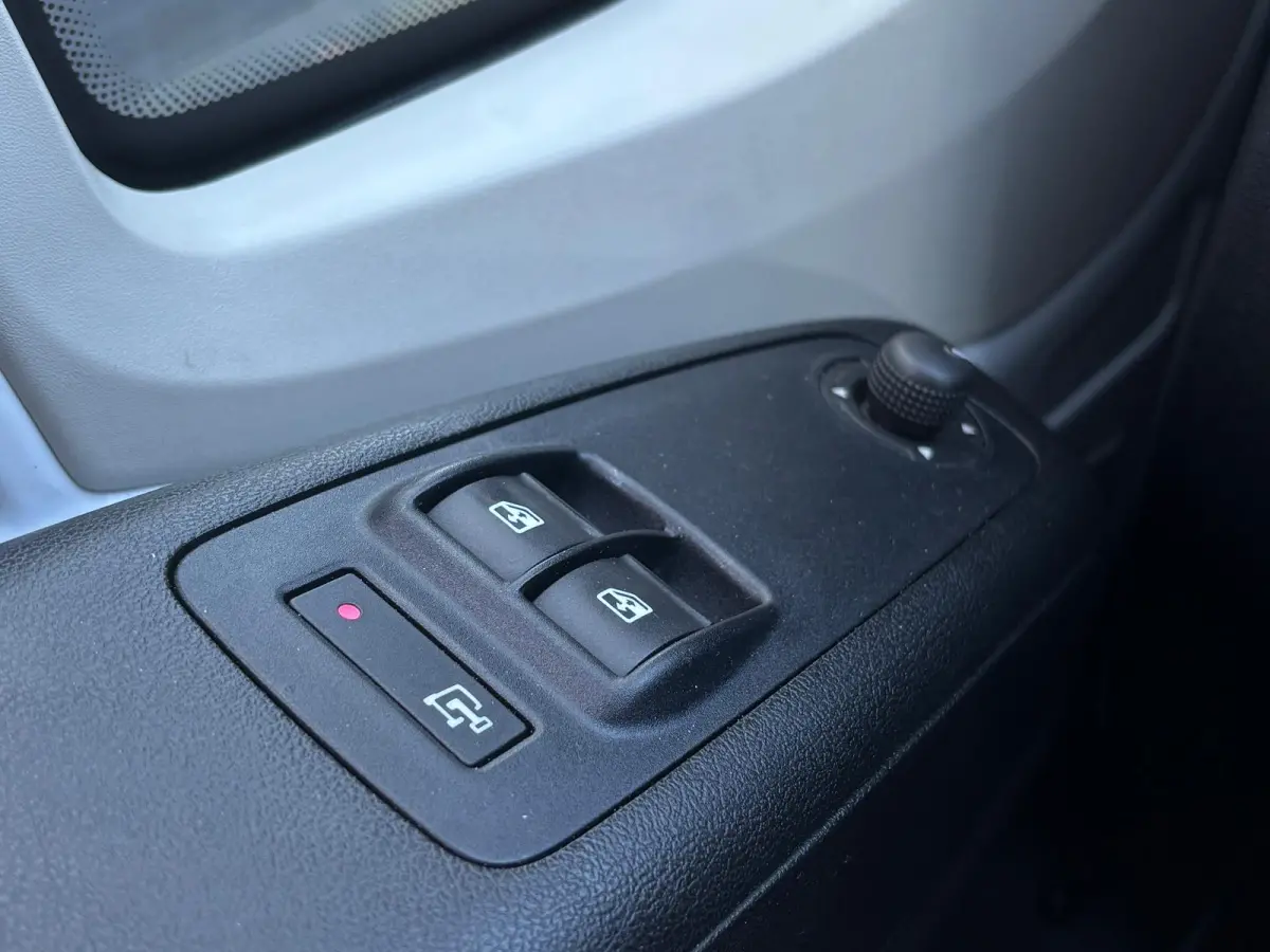 30 2.0 MultiJet L1H1 | 3 Zitplaatsen | Bluetooth | Elektrische Ramen