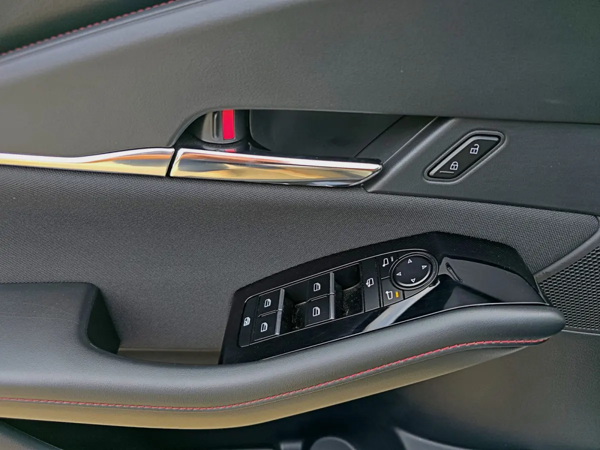 2.5 e-SkyActiv-G M Hybrid Centre-line - 150 Pk - Mild Hybrid - ParkeerCamera - Stoelverwarming - Navi