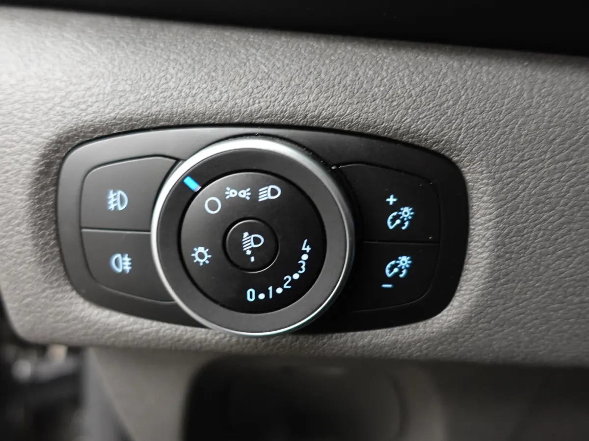 300 2.0 TDCI 130pk L2H1 Trend Automaat Airco Navigatie Cruisecontrol Camera Parkeersensoren Trekhaak Betimmering