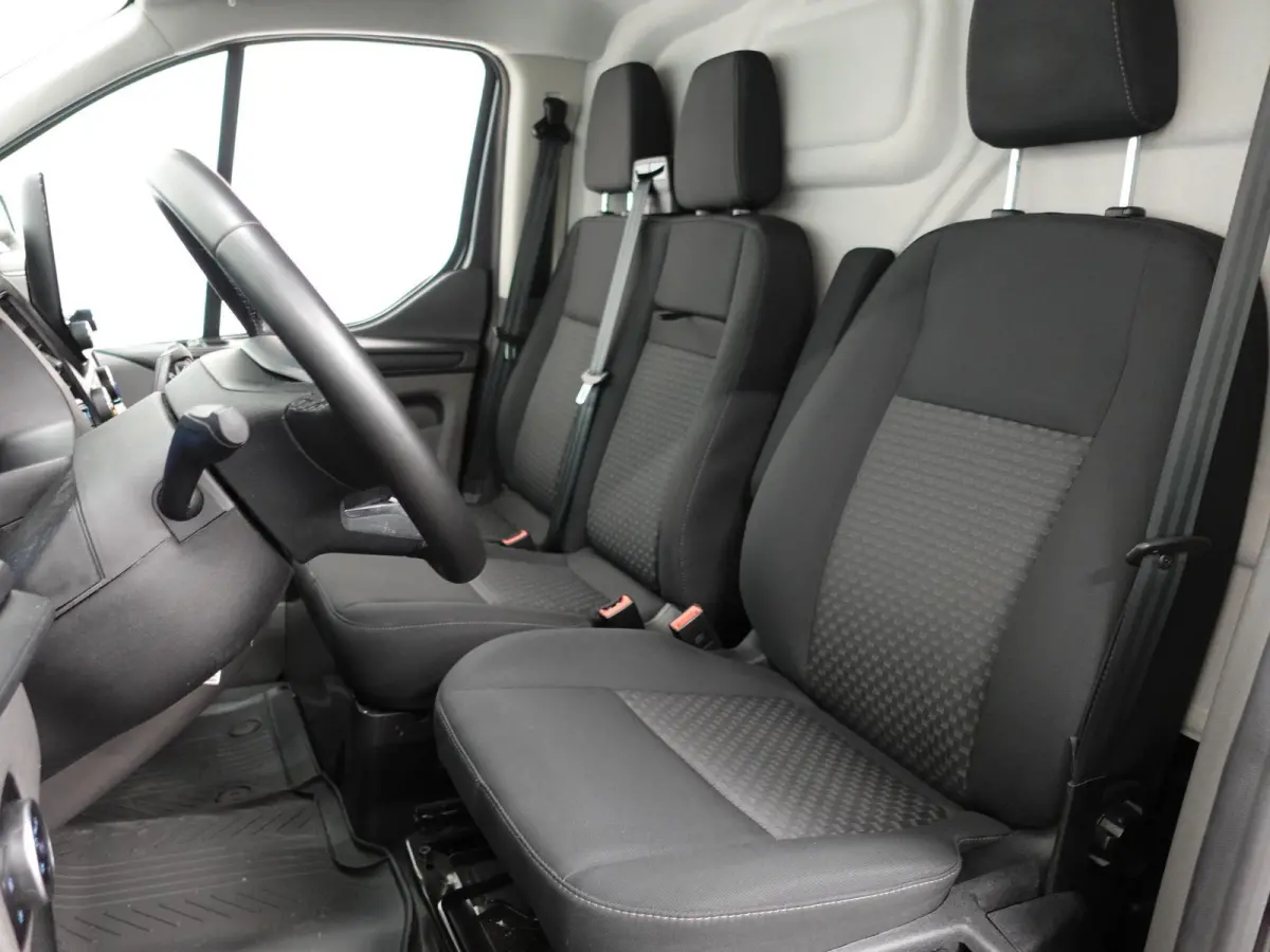 300 2.0 TDCI 130pk L2H1 Trend Automaat Airco Navigatie Cruisecontrol Camera Parkeersensoren Trekhaak Betimmering