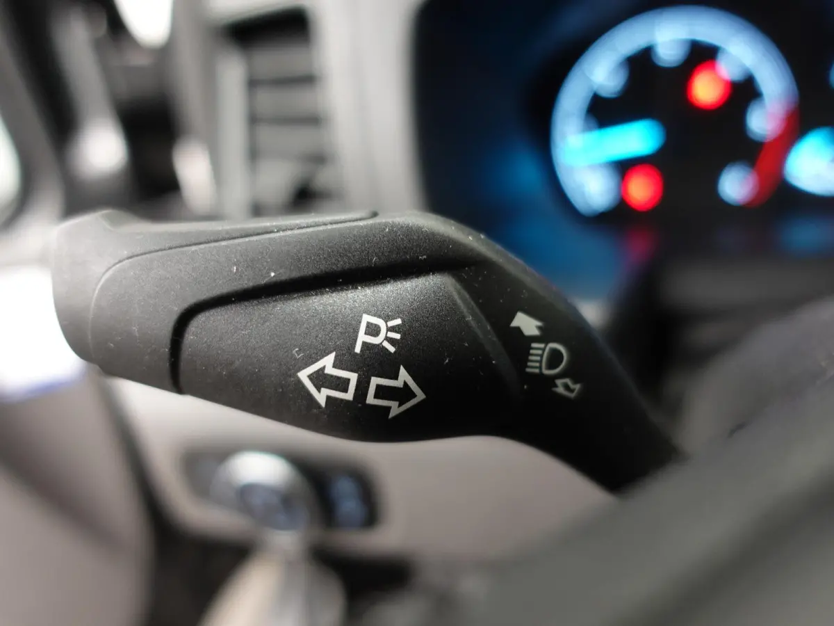 300 2.0 TDCI 130pk L2H1 Trend Automaat Airco Navigatie Cruisecontrol Camera Parkeersensoren Trekhaak Betimmering