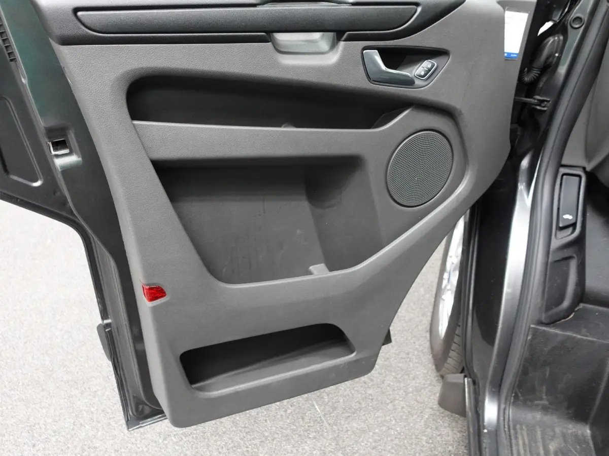 300 2.0 TDCI 130pk L2H1 Trend Automaat Airco Navigatie Cruisecontrol Camera Parkeersensoren Trekhaak Betimmering