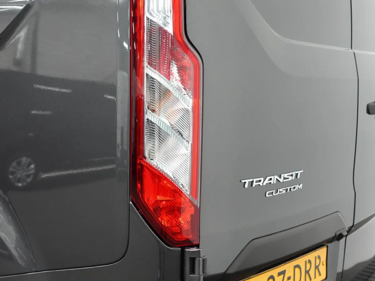 300 2.0 TDCI 130pk L2H1 Trend Automaat Airco Navigatie Cruisecontrol Camera Parkeersensoren Trekhaak Betimmering