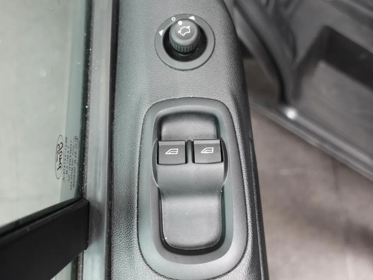300 2.0 TDCI 130pk L2H1 Trend Automaat Airco Navigatie Cruisecontrol Camera Parkeersensoren Trekhaak Betimmering