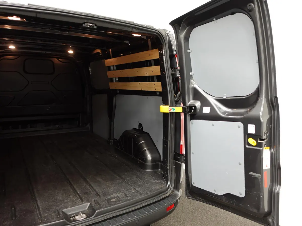 300 2.0 TDCI 130pk L2H1 Trend Automaat Airco Navigatie Cruisecontrol Camera Parkeersensoren Trekhaak Betimmering