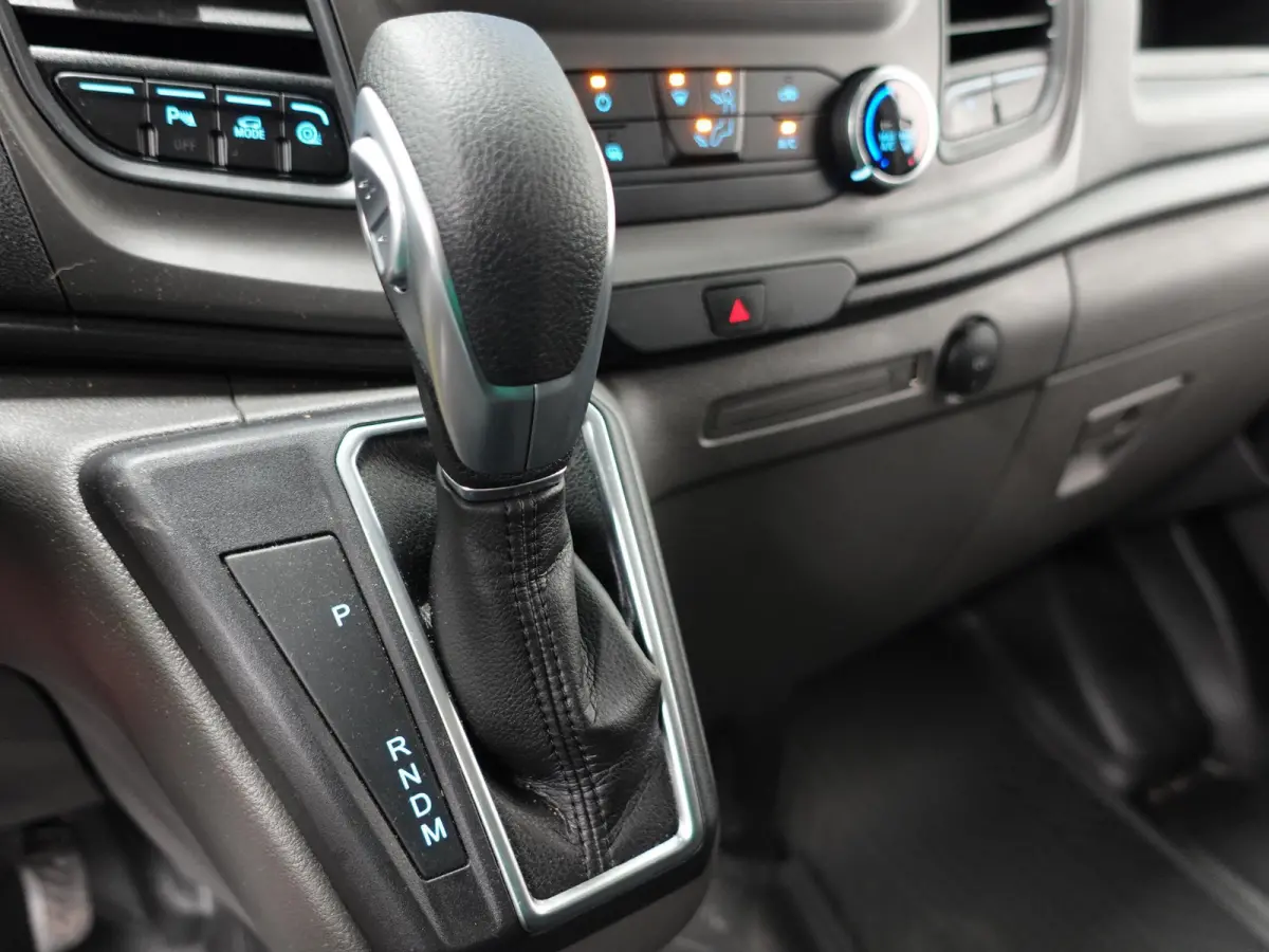 300 2.0 TDCI 130pk L2H1 Trend Automaat Airco Navigatie Cruisecontrol Camera Parkeersensoren Trekhaak Betimmering