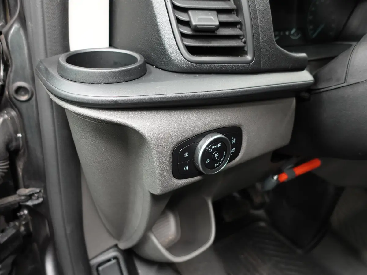 300 2.0 TDCI 130pk L2H1 Trend Automaat Airco Navigatie Cruisecontrol Camera Parkeersensoren Trekhaak Betimmering