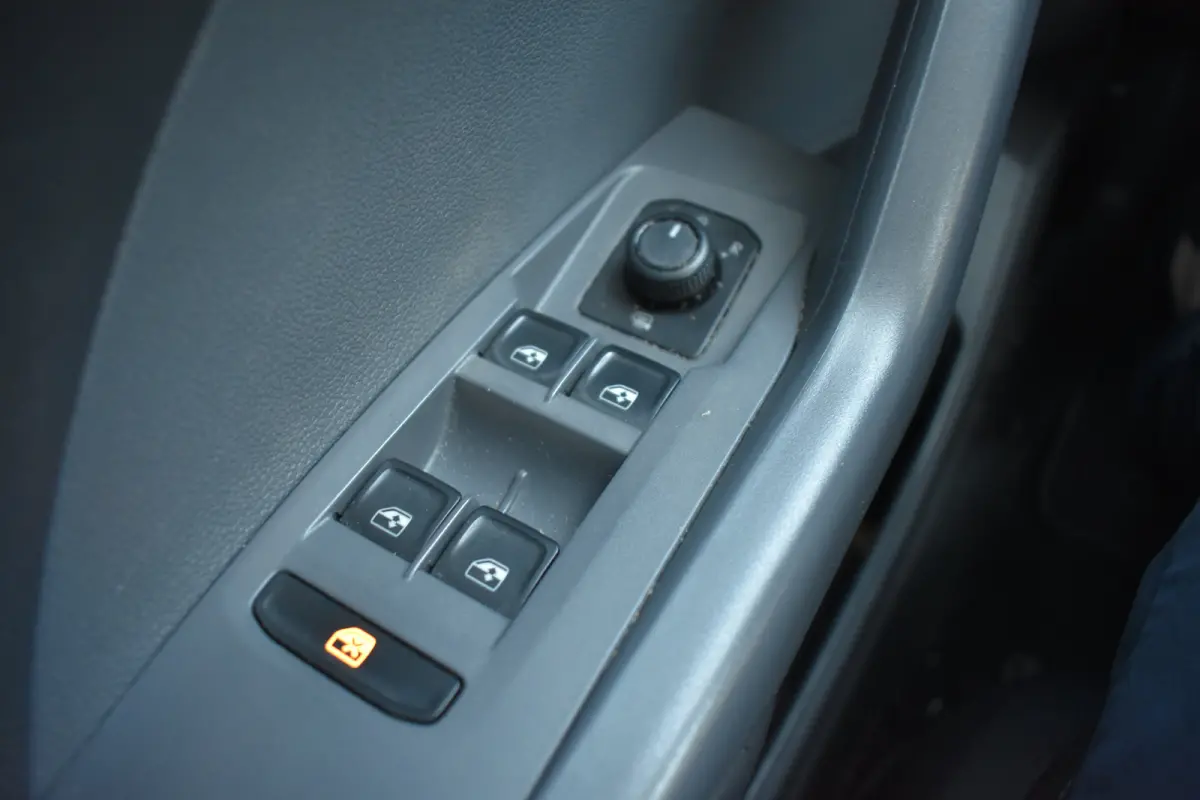 1.0 TSI 95PK Life | ADAPT. CRUISE | AIRCO | LED | BLUETOOTH