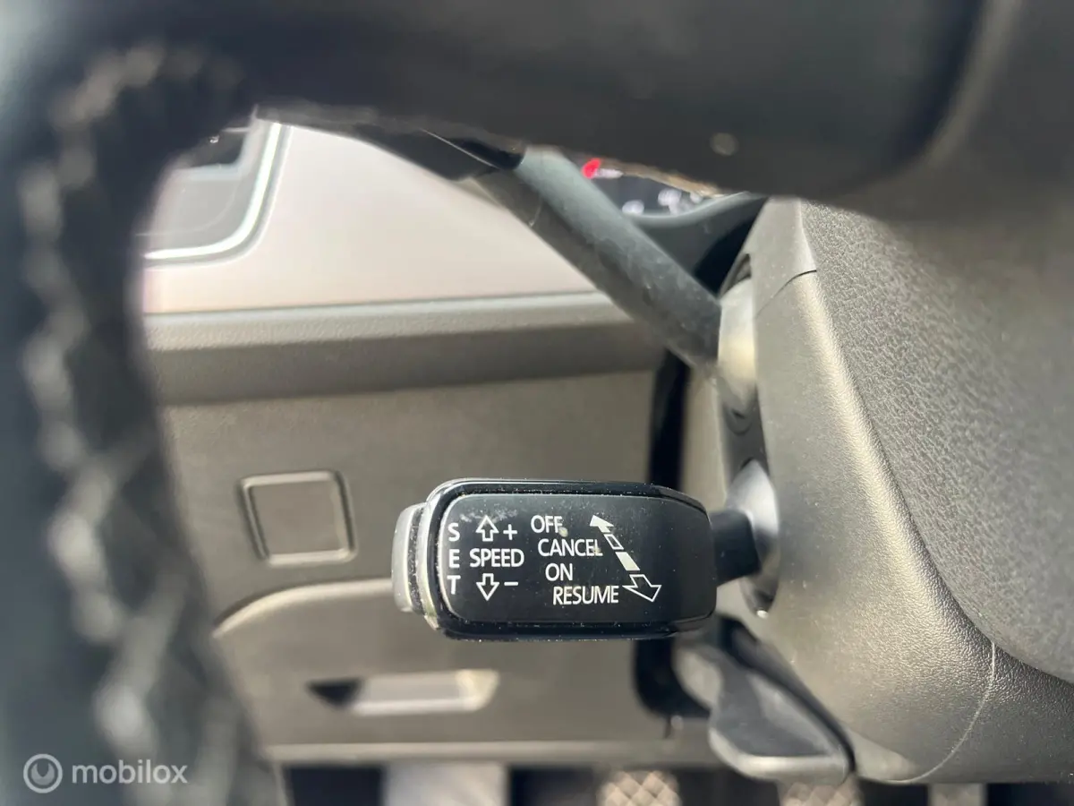 1.0 EcoTSI Style Business Intense