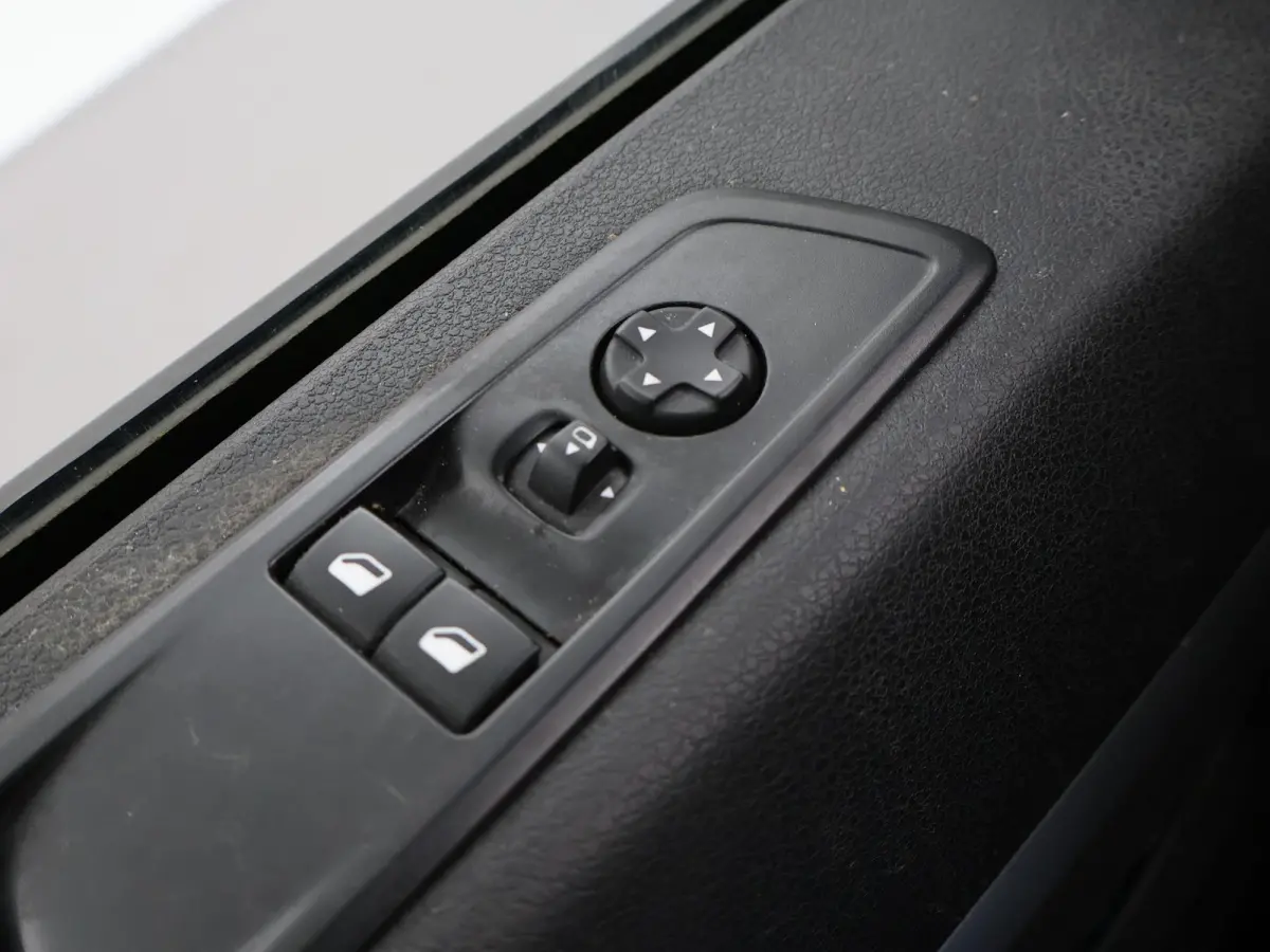 2.0 CDTI AUT. L3H1 DUBBEL CABINE + CAMERA | APPLE CARPLAY | NAVIGATIE | DODEHOEK