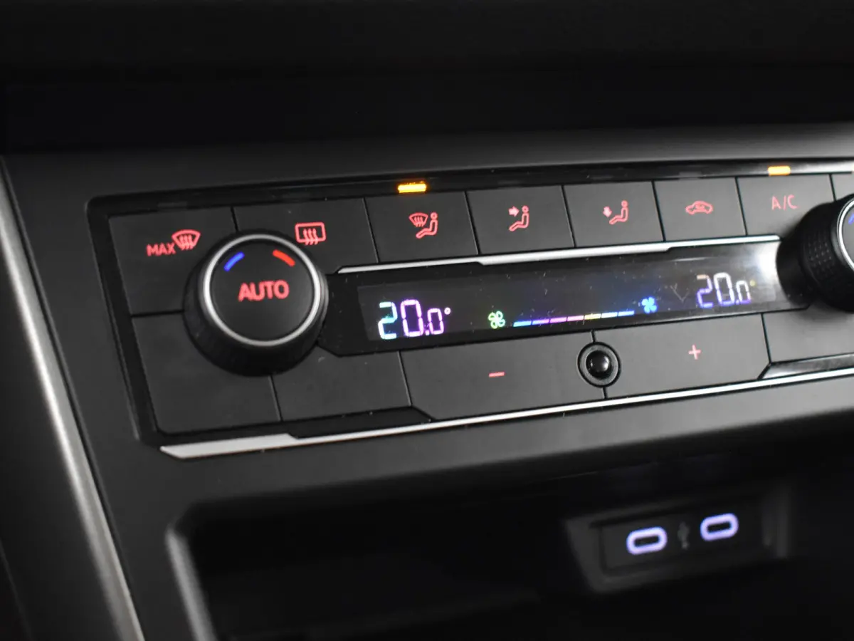1.0 TSI Comfortline Business | Cruise control adaptief | Navigatie | Apple carplay Android auto | Parkeersensoren V+A |  Airco automatisch | DAB