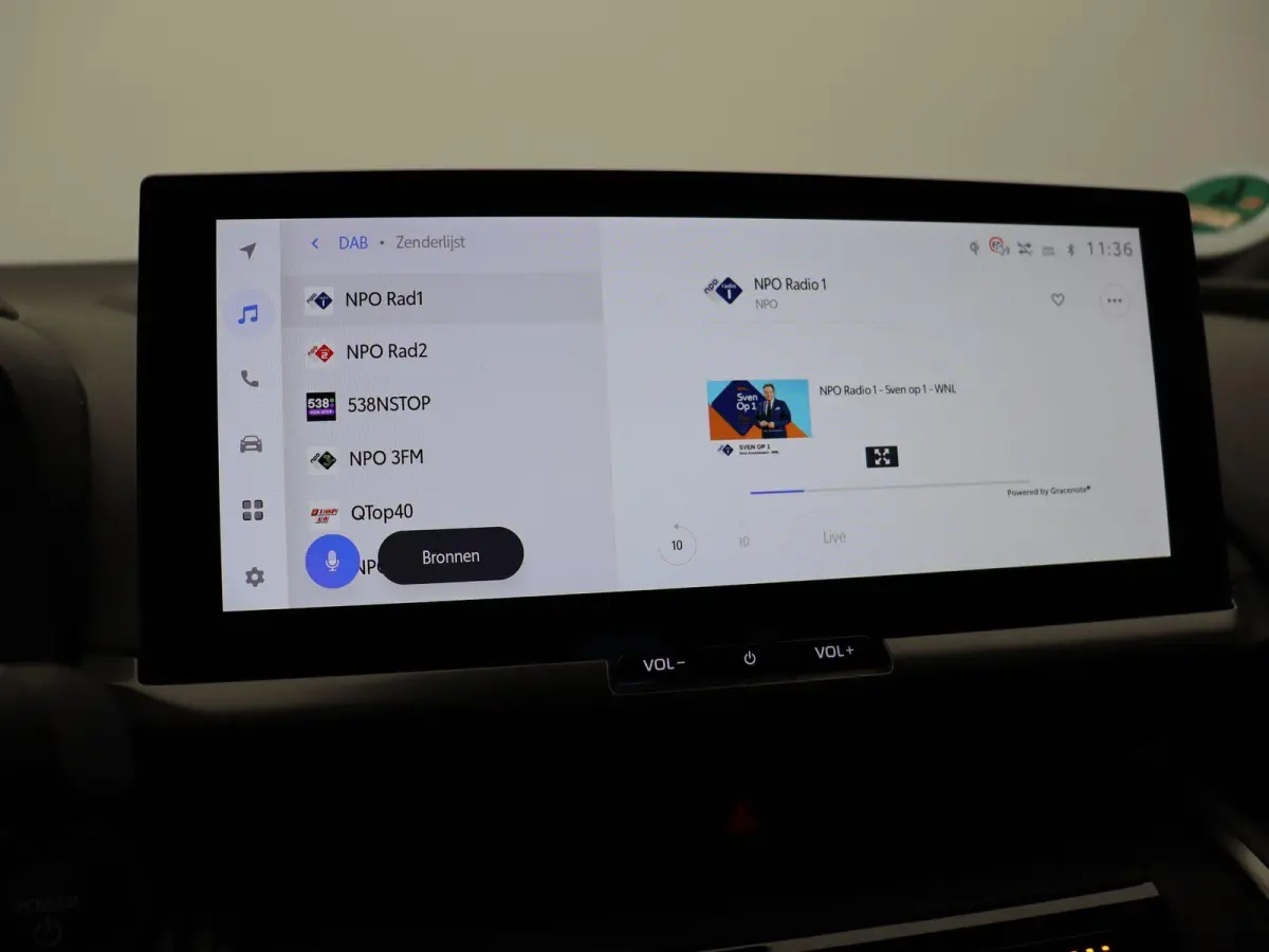 2.0 Plug-in Hybrid 220 First Edition | Stoel- en stuurwielverwarming | Voorruitverwarming | Keyless Entry | All Season Banden |