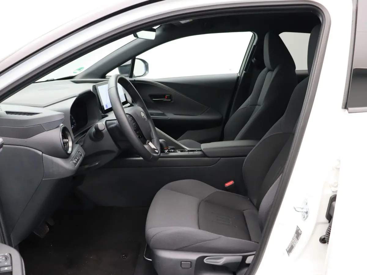 2.0 Plug-in Hybrid 220 First Edition | Stoel- en stuurwielverwarming | Voorruitverwarming | Keyless Entry | All Season Banden |
