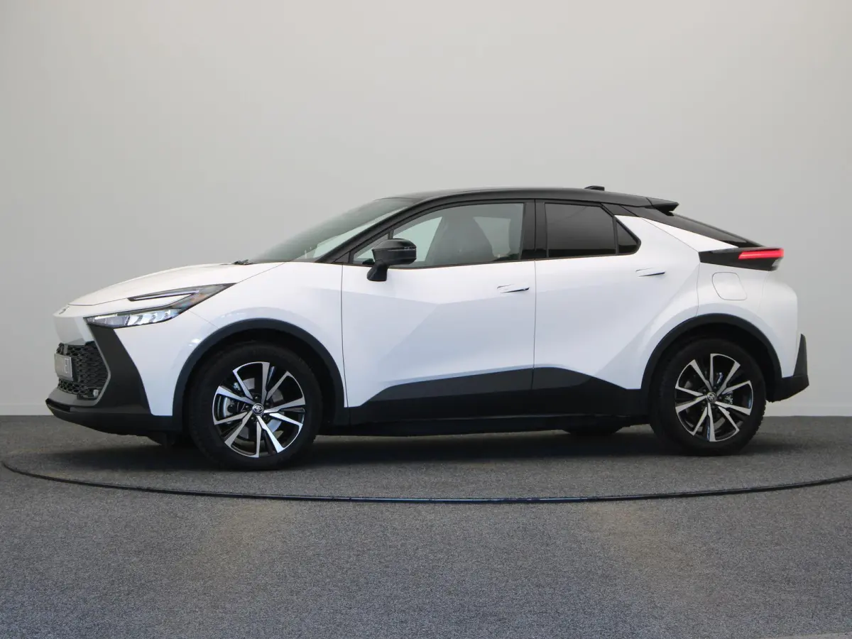 2.0 Plug-in Hybrid 220 First Edition | Stoel- en stuurwielverwarming | Voorruitverwarming | Keyless Entry | All Season Banden |