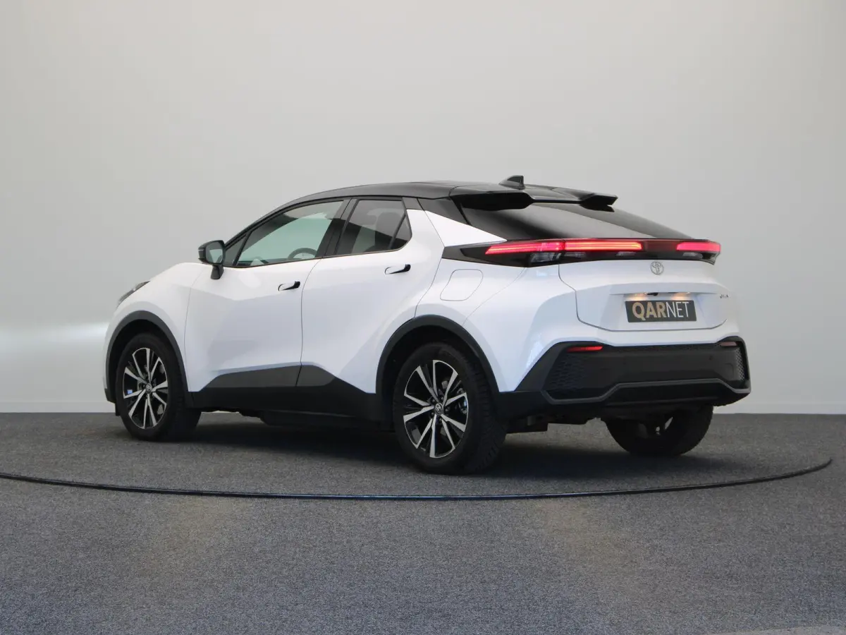 2.0 Plug-in Hybrid 220 First Edition | Stoel- en stuurwielverwarming | Voorruitverwarming | Keyless Entry | All Season Banden |