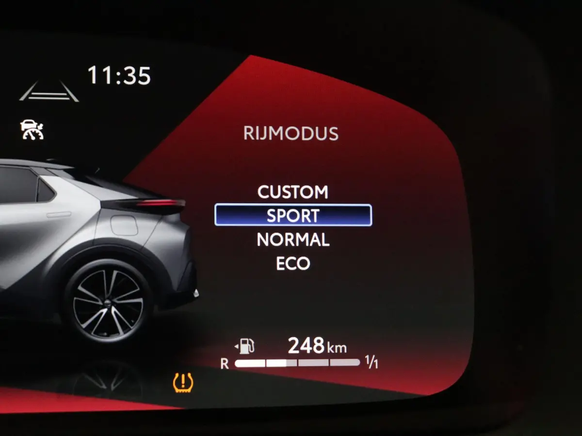 2.0 Plug-in Hybrid 220 First Edition | Stoel- en stuurwielverwarming | Voorruitverwarming | Keyless Entry | All Season Banden |