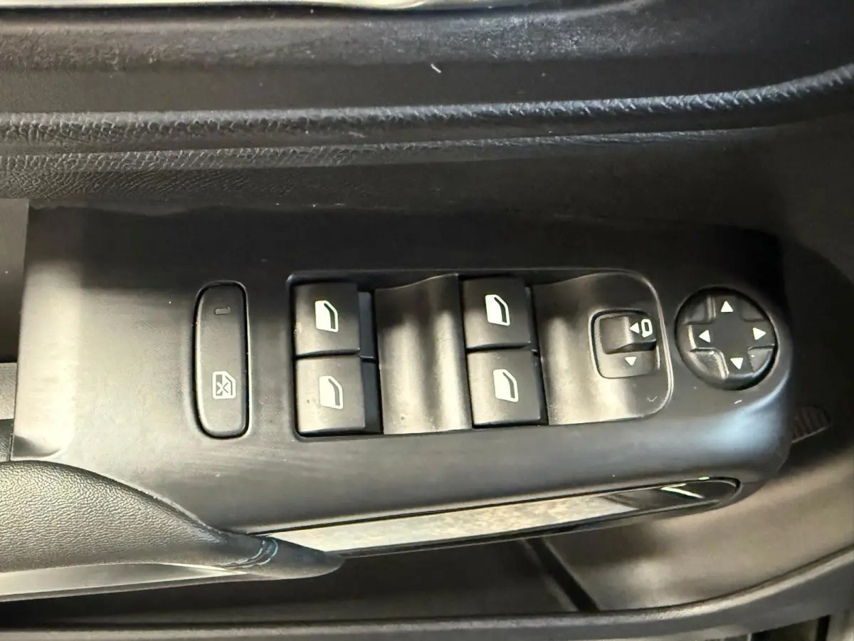 1.2 Hybrid 145 Plus Navi, Camera, stoelverwarming, carplay
