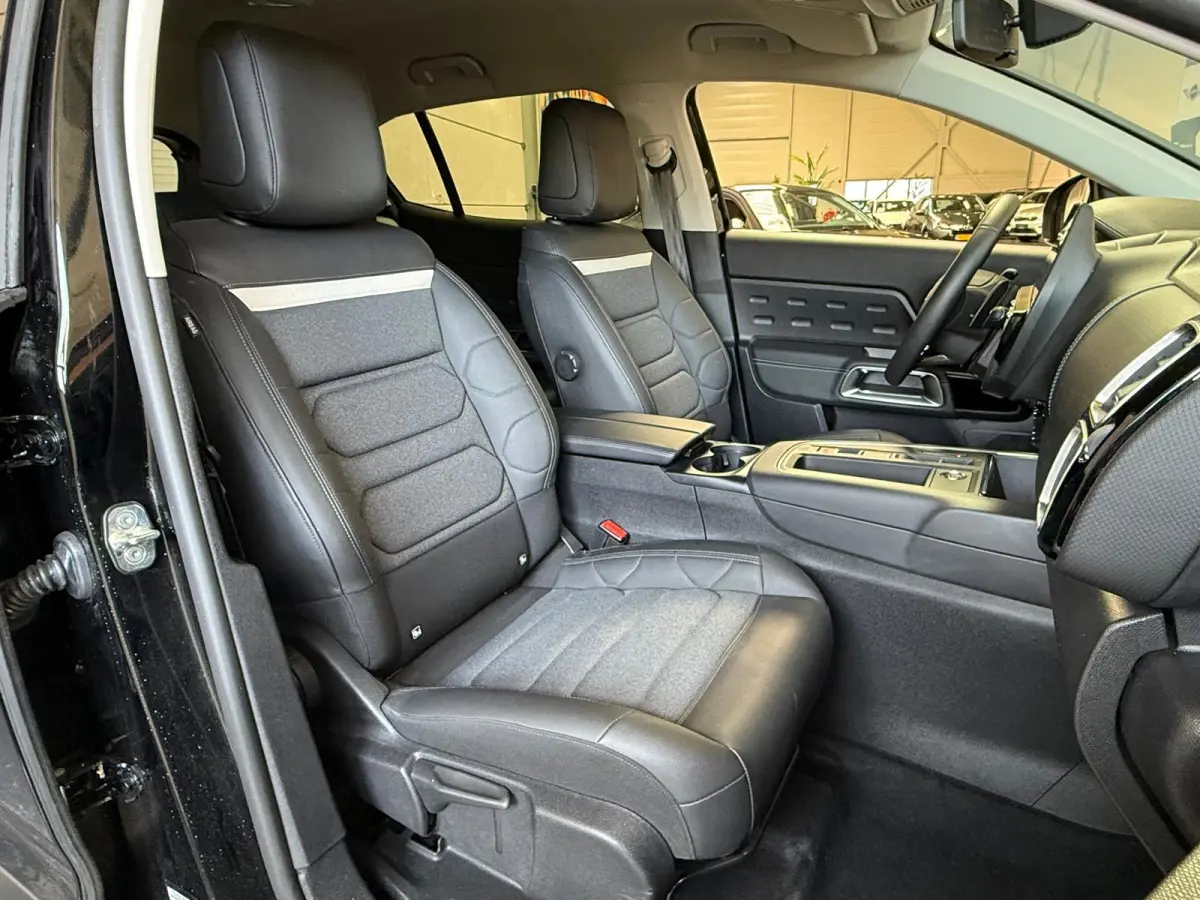 1.2 Hybrid 145 Plus Navi, Camera, stoelverwarming, carplay