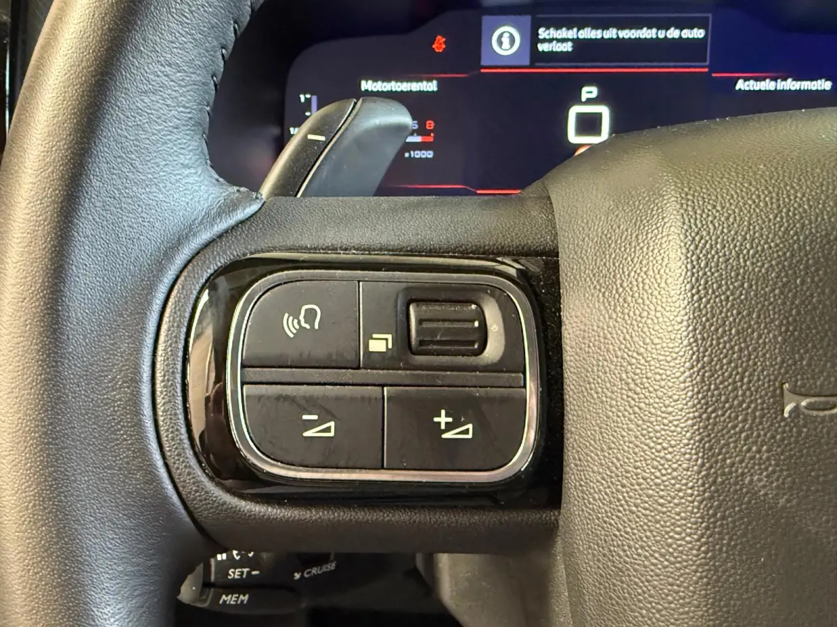 1.2 Hybrid 145 Plus Navi, Camera, stoelverwarming, carplay