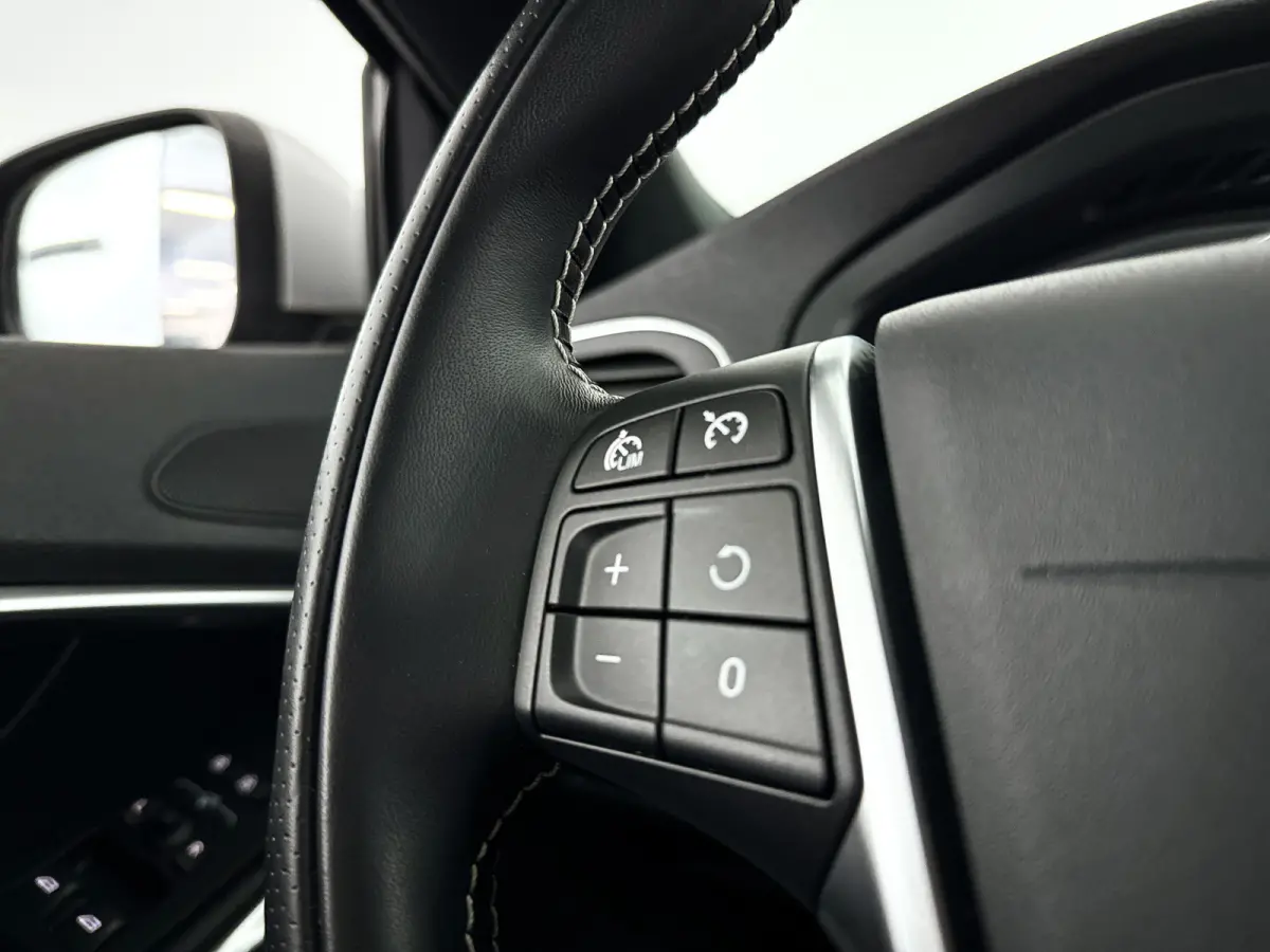 T3 Polar+ Sport | Panoramadak | Parkeercamera | Harman Kardon | Stoelverwarming