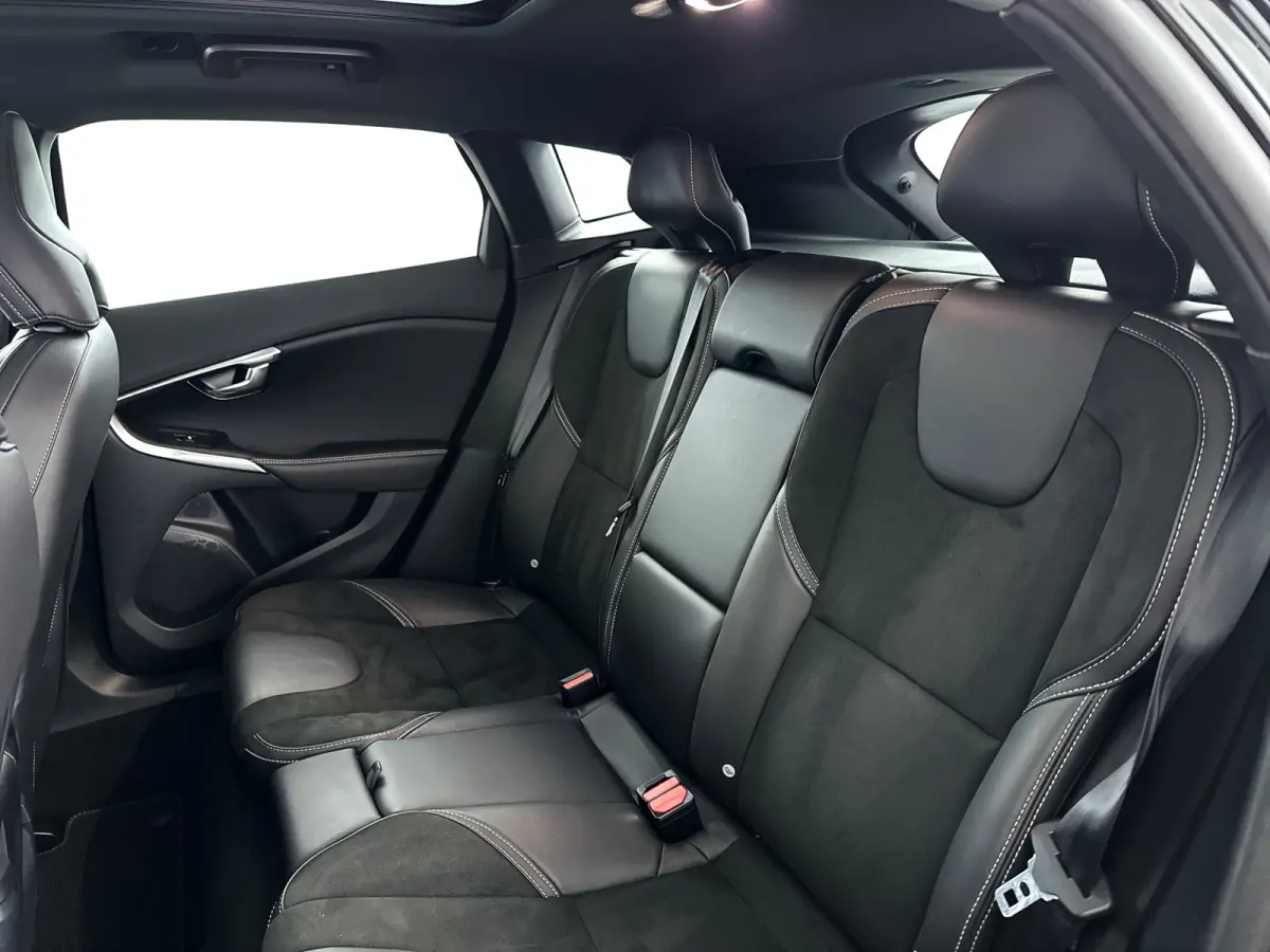 T3 Polar+ Sport | Panoramadak | Parkeercamera | Harman Kardon | Stoelverwarming