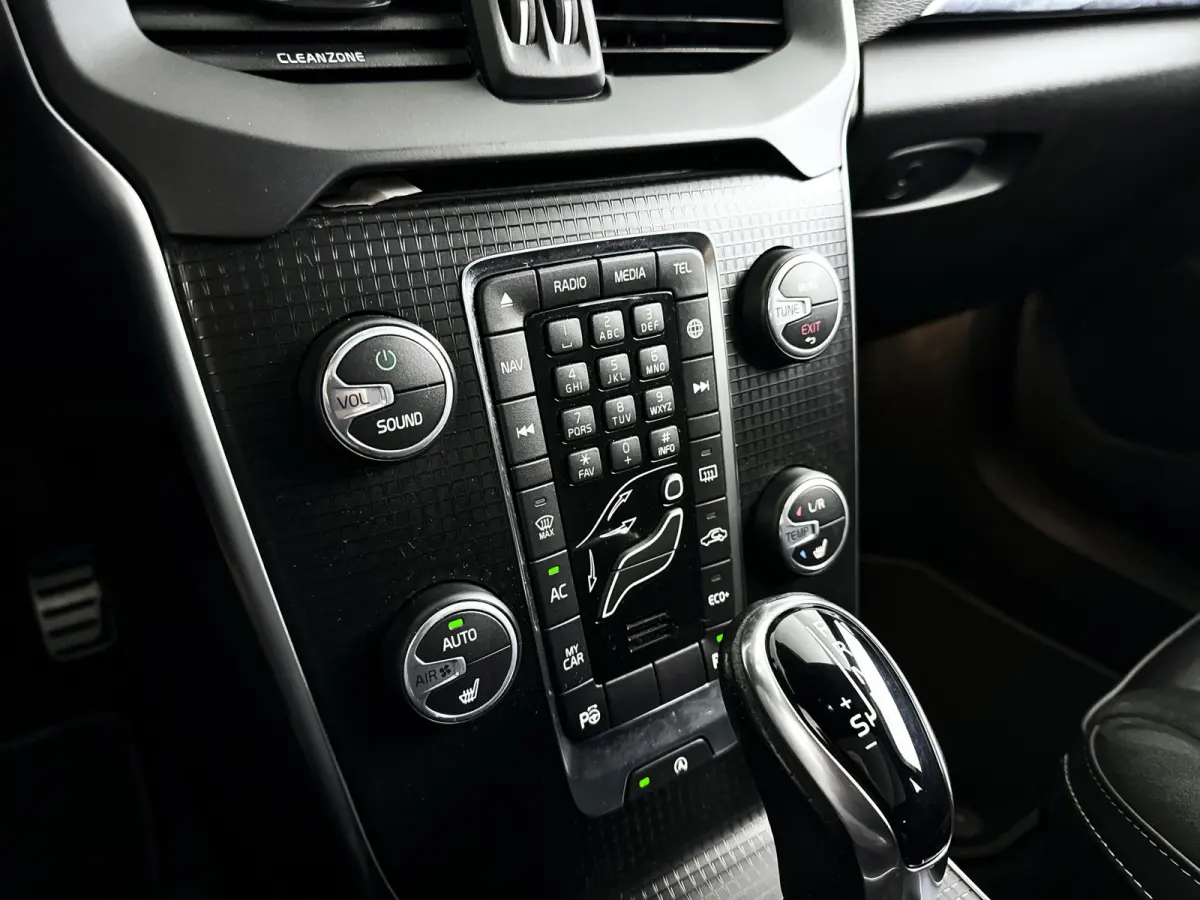 T3 Polar+ Sport | Panoramadak | Parkeercamera | Harman Kardon | Stoelverwarming