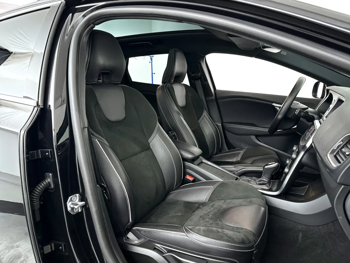 T3 Polar+ Sport | Panoramadak | Parkeercamera | Harman Kardon | Stoelverwarming