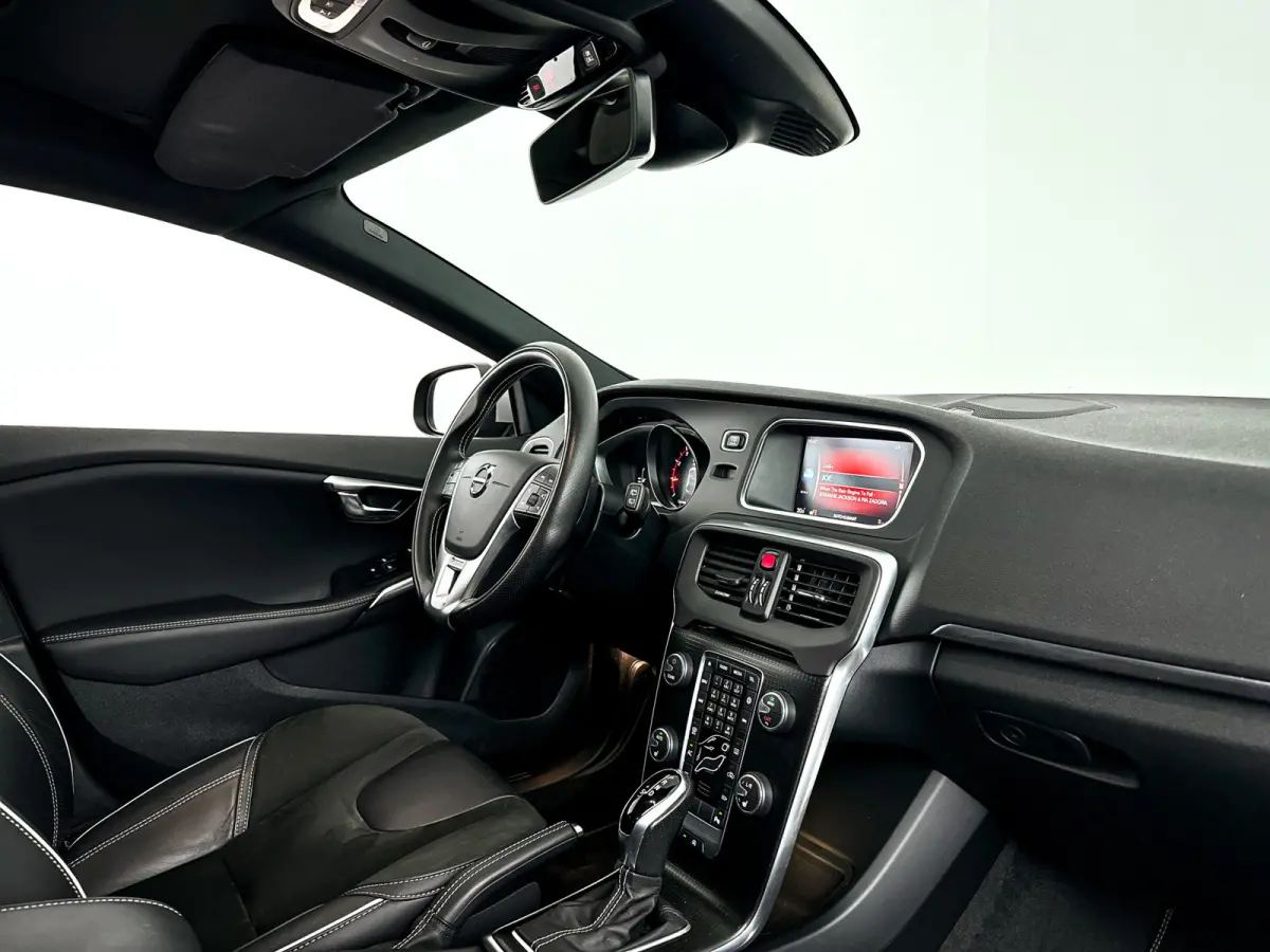 T3 Polar+ Sport | Panoramadak | Parkeercamera | Harman Kardon | Stoelverwarming