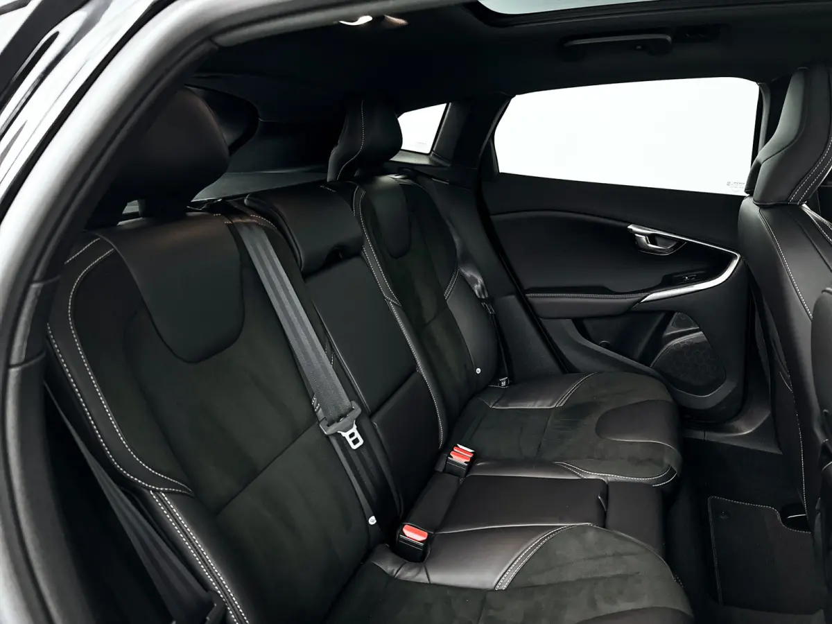 T3 Polar+ Sport | Panoramadak | Parkeercamera | Harman Kardon | Stoelverwarming