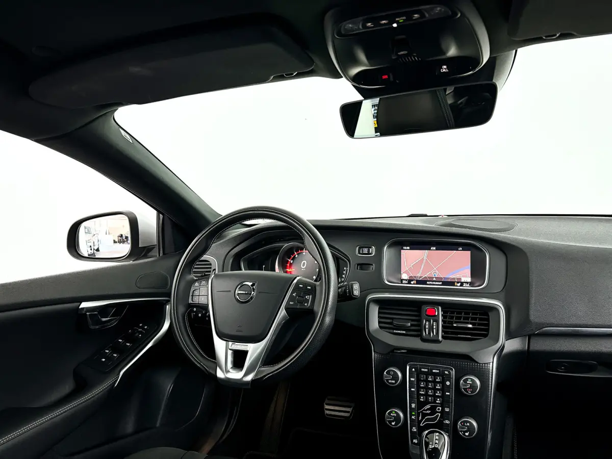 T3 Polar+ Sport | Panoramadak | Parkeercamera | Harman Kardon | Stoelverwarming