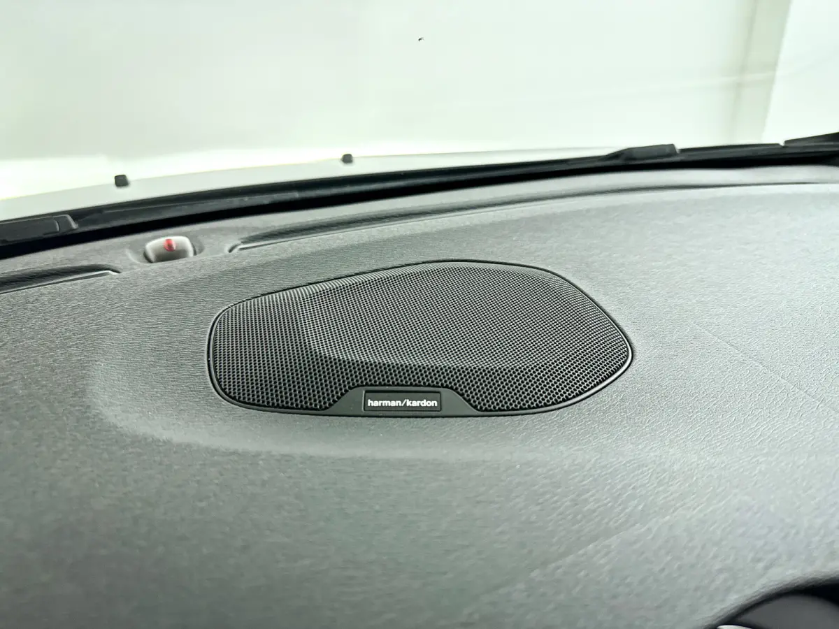 T3 Polar+ Sport | Panoramadak | Parkeercamera | Harman Kardon | Stoelverwarming