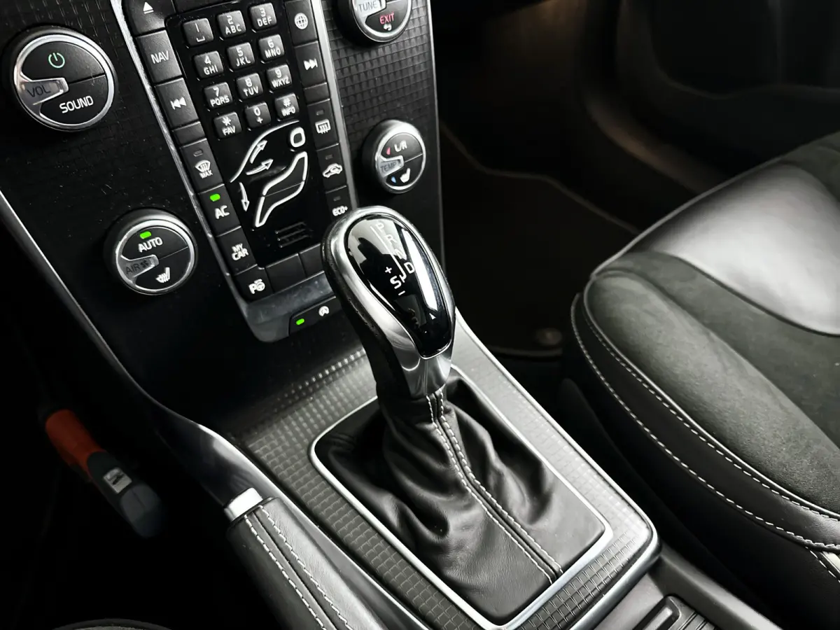 T3 Polar+ Sport | Panoramadak | Parkeercamera | Harman Kardon | Stoelverwarming