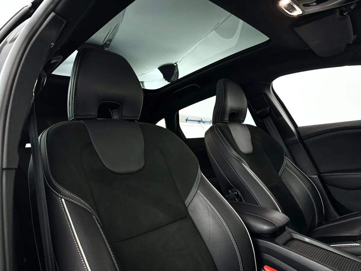 T3 Polar+ Sport | Panoramadak | Parkeercamera | Harman Kardon | Stoelverwarming