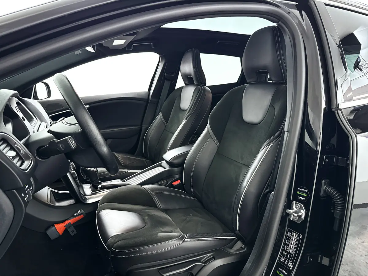 T3 Polar+ Sport | Panoramadak | Parkeercamera | Harman Kardon | Stoelverwarming