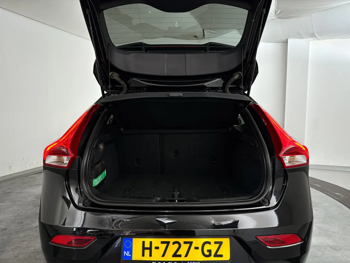 T3 Polar+ Sport | Panoramadak | Parkeercamera | Harman Kardon | Stoelverwarming