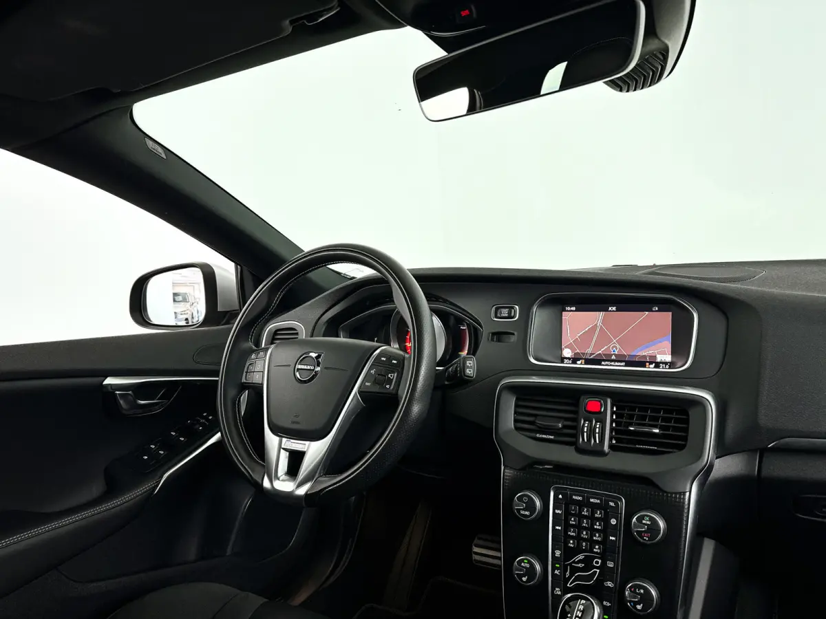 T3 Polar+ Sport | Panoramadak | Parkeercamera | Harman Kardon | Stoelverwarming