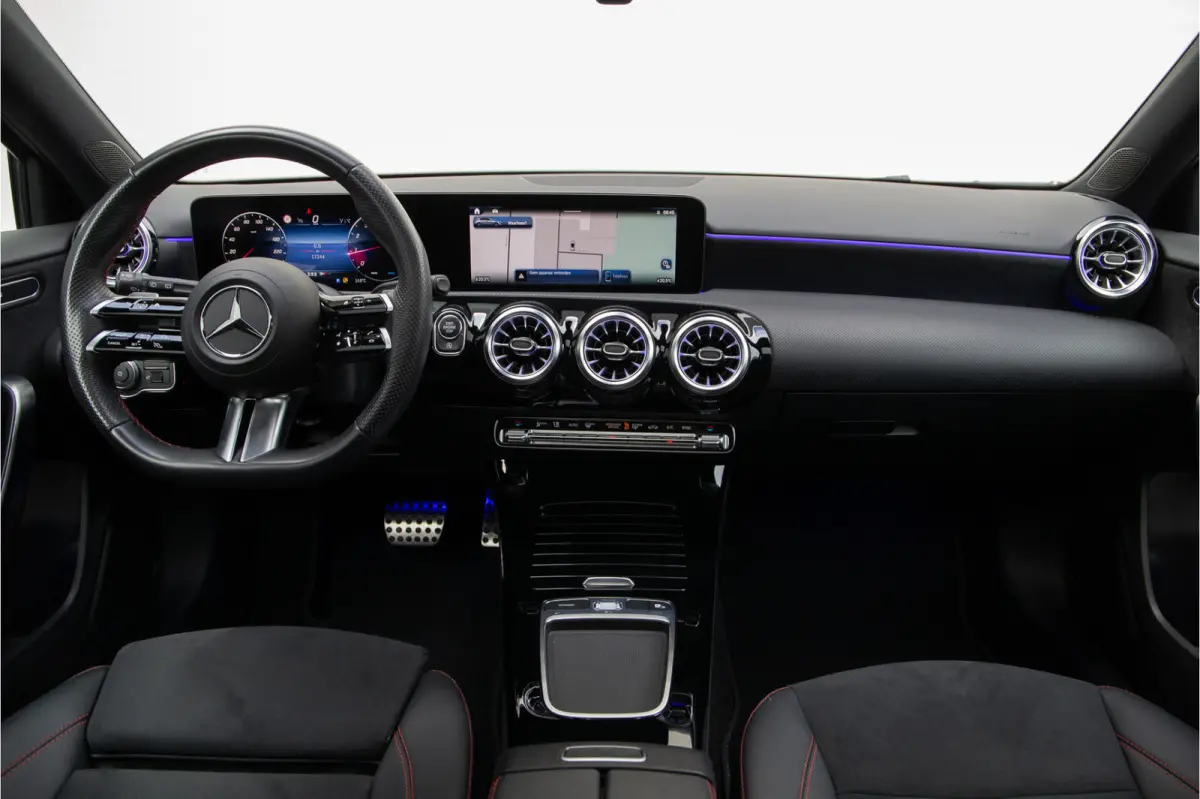180 AMG Nightpakket, Pano, Widescreen, Sfeerverlichting 19"