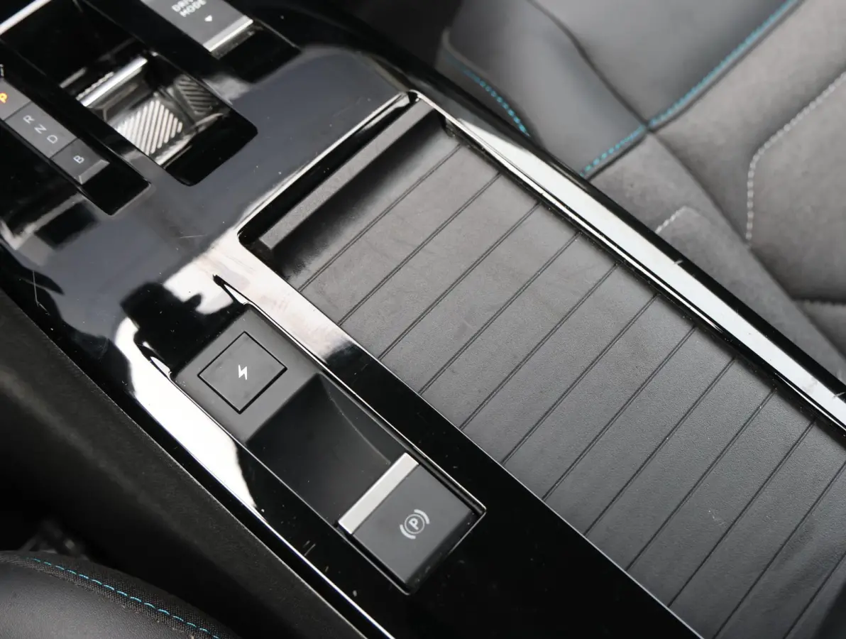 You 50 kWh Navigatie | Climate Control | Camera | Apple Carplay & Android Auto